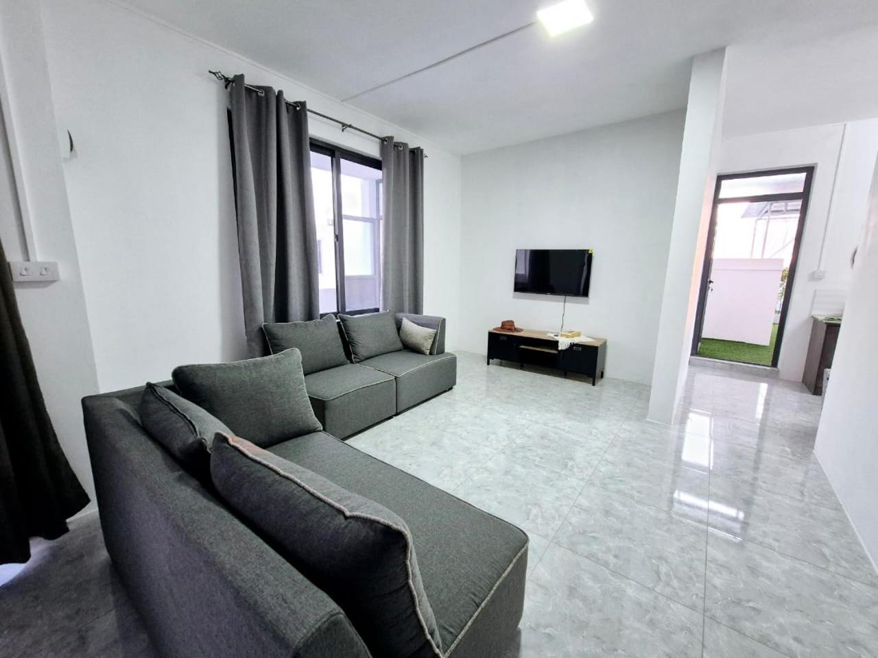Skyview Apartment- Rooftop Penthouse With Sunset & Sea Views Flic-en-Flacq エクステリア 写真