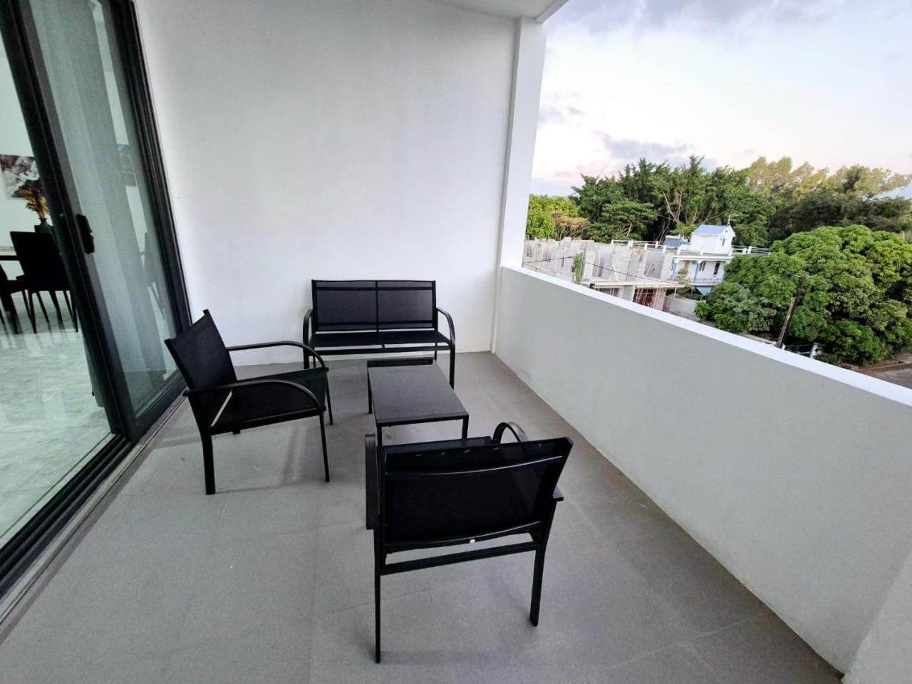 Skyview Apartment- Rooftop Penthouse With Sunset & Sea Views Flic-en-Flacq エクステリア 写真