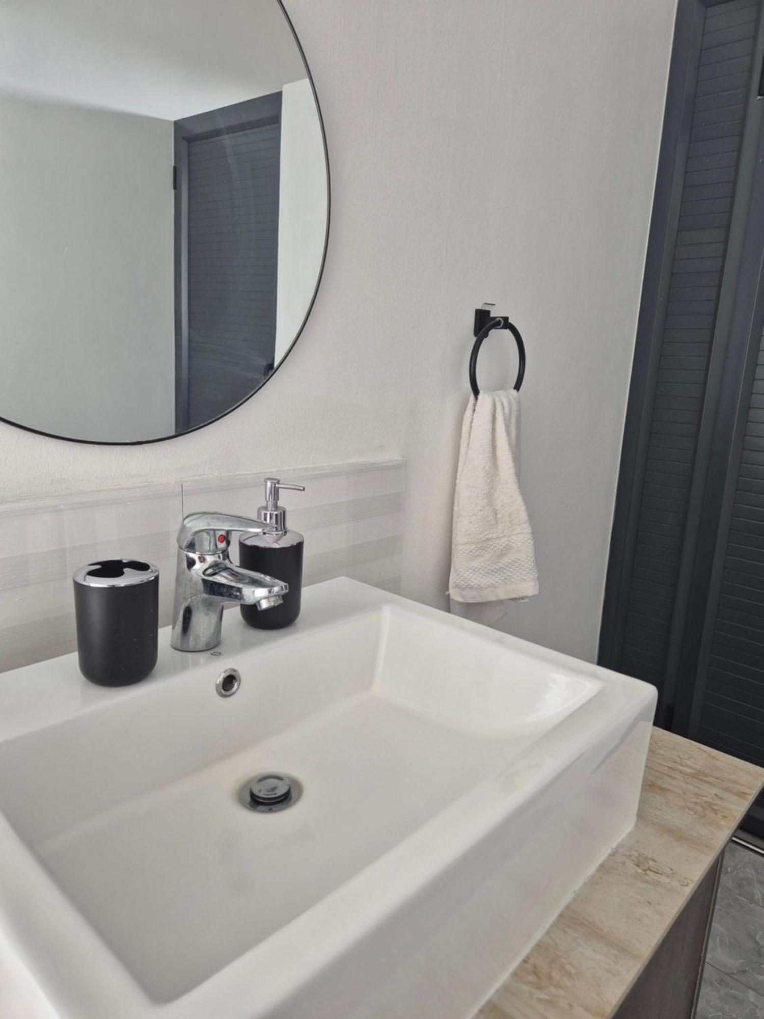 Skyview Apartment- Rooftop Penthouse With Sunset & Sea Views Flic-en-Flacq エクステリア 写真