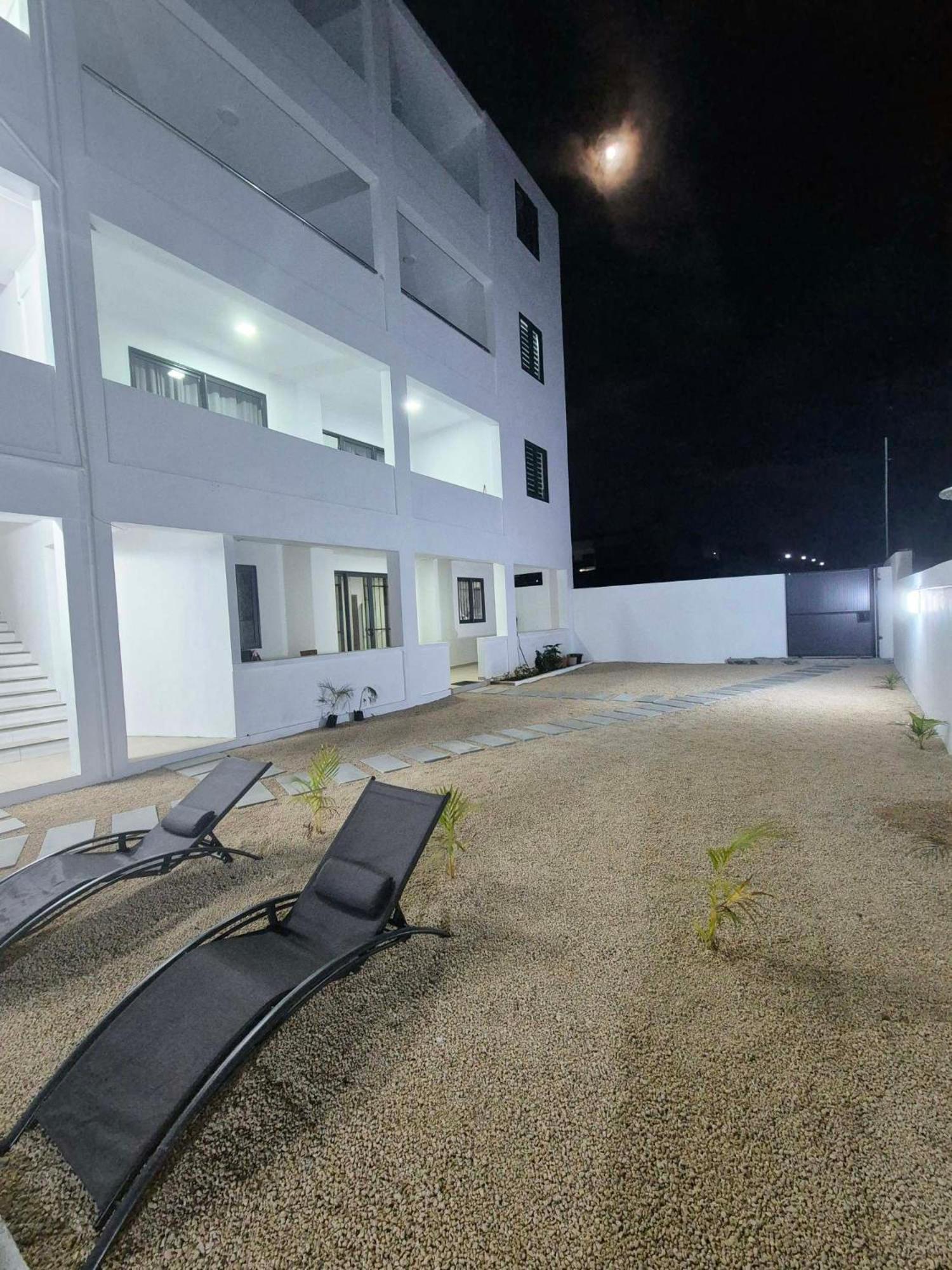 Skyview Apartment- Rooftop Penthouse With Sunset & Sea Views Flic-en-Flacq エクステリア 写真
