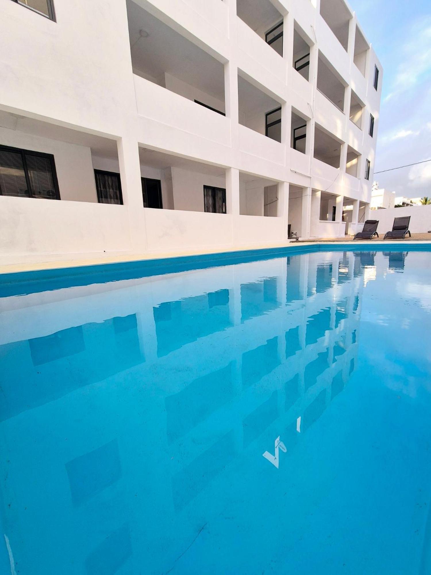 Skyview Apartment- Rooftop Penthouse With Sunset & Sea Views Flic-en-Flacq エクステリア 写真