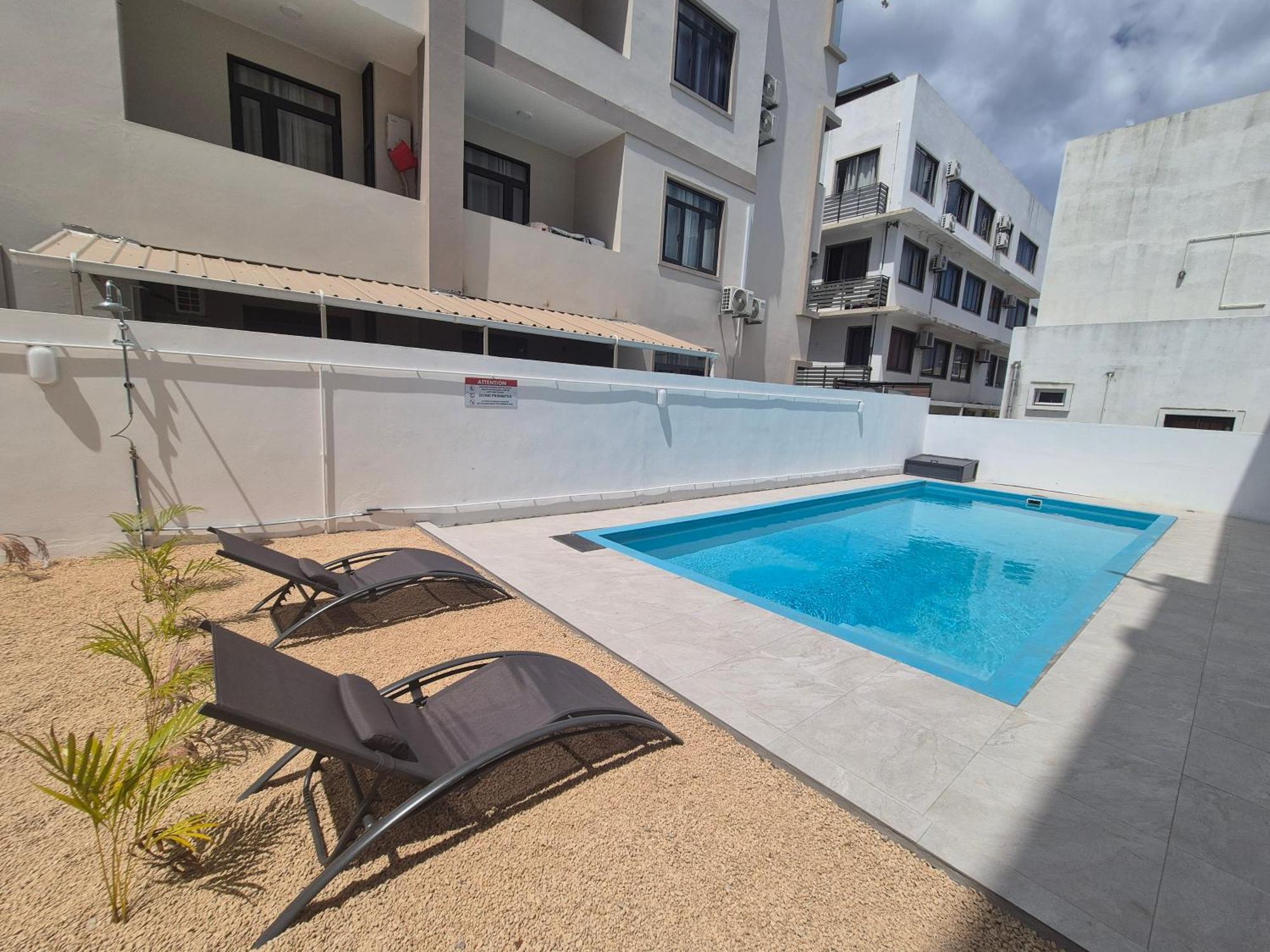 Skyview Apartment- Rooftop Penthouse With Sunset & Sea Views Flic-en-Flacq エクステリア 写真