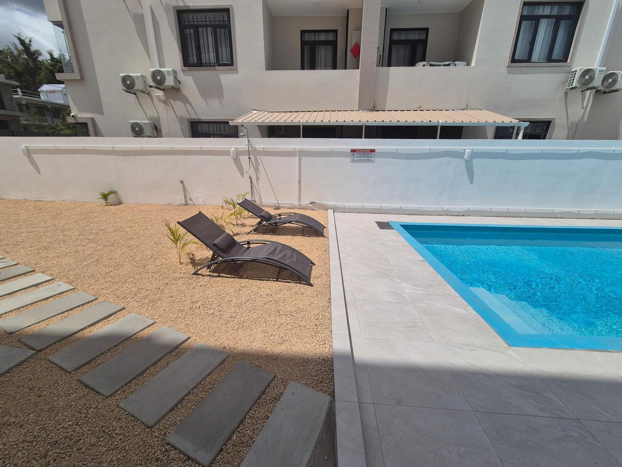Skyview Apartment- Rooftop Penthouse With Sunset & Sea Views Flic-en-Flacq エクステリア 写真