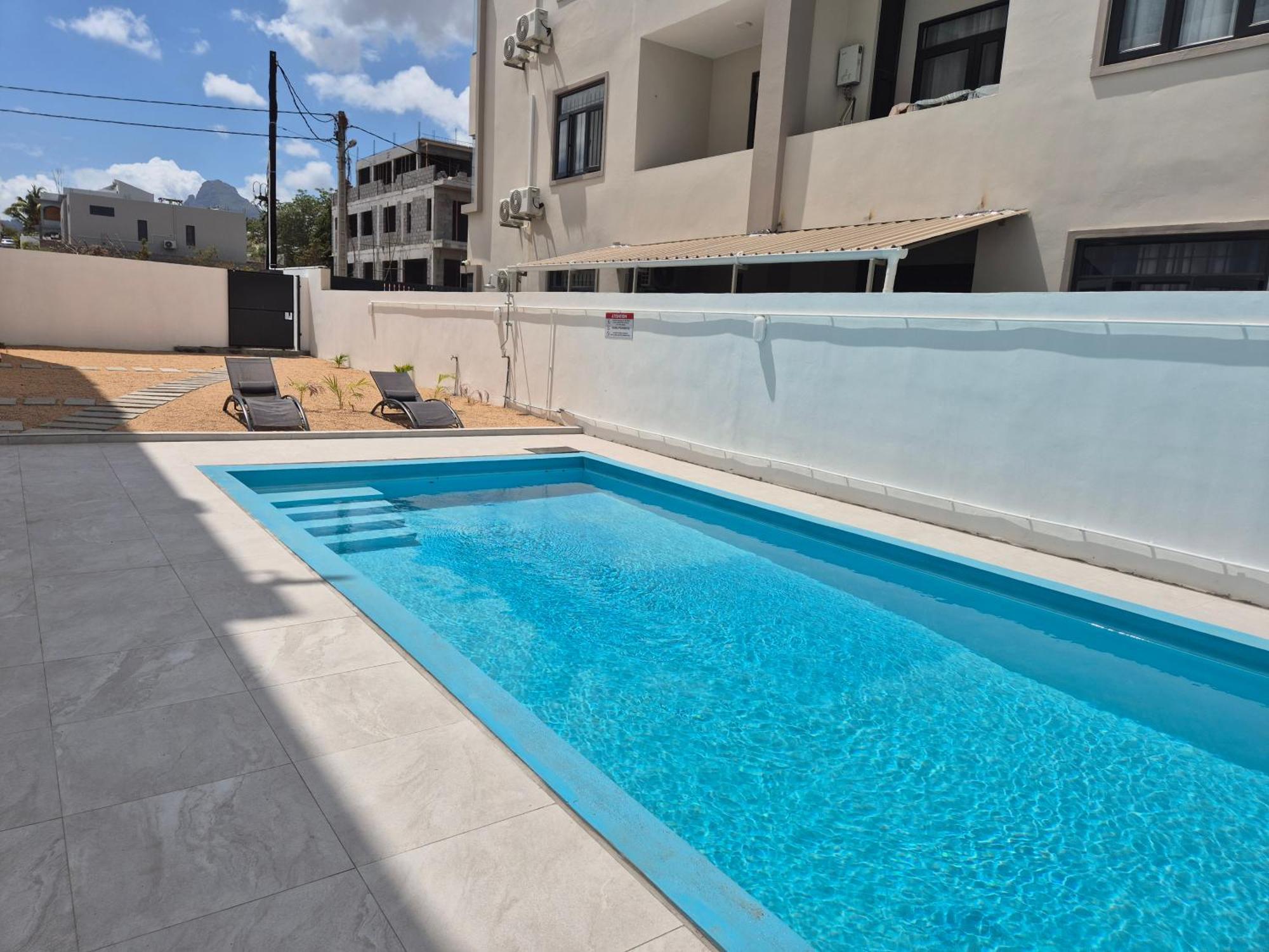 Skyview Apartment- Rooftop Penthouse With Sunset & Sea Views Flic-en-Flacq エクステリア 写真