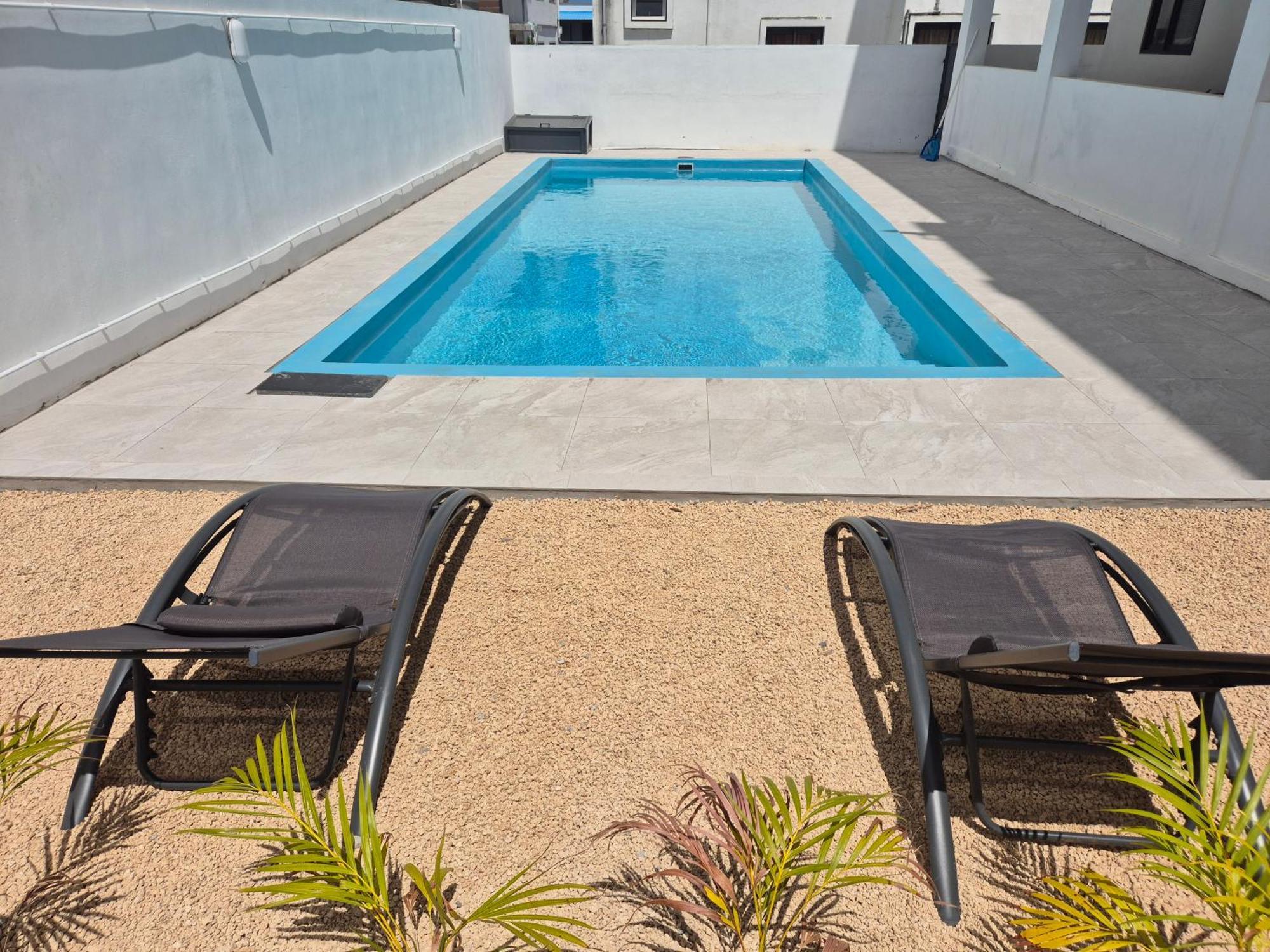Skyview Apartment- Rooftop Penthouse With Sunset & Sea Views Flic-en-Flacq エクステリア 写真