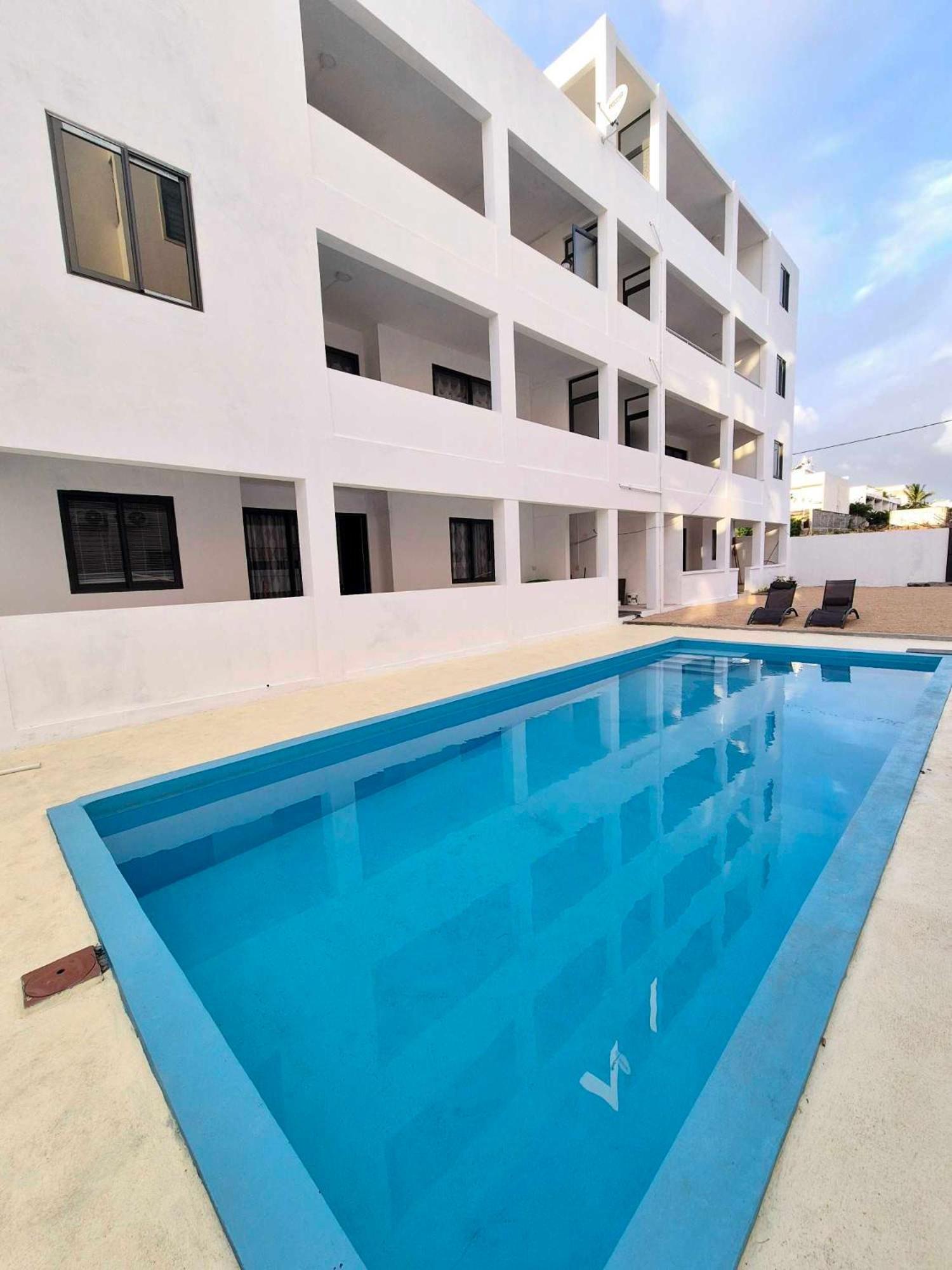 Skyview Apartment- Rooftop Penthouse With Sunset & Sea Views Flic-en-Flacq エクステリア 写真